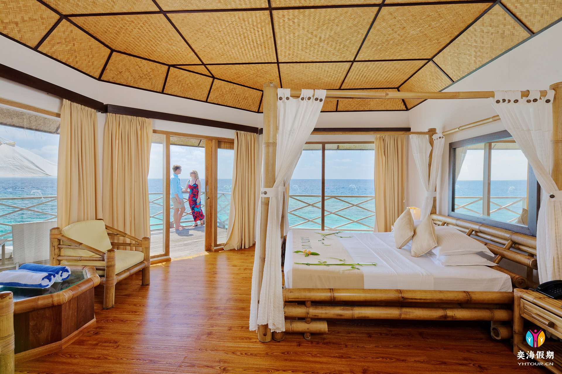 superior_Water_Bungalow_Interior_2024_01.JPG