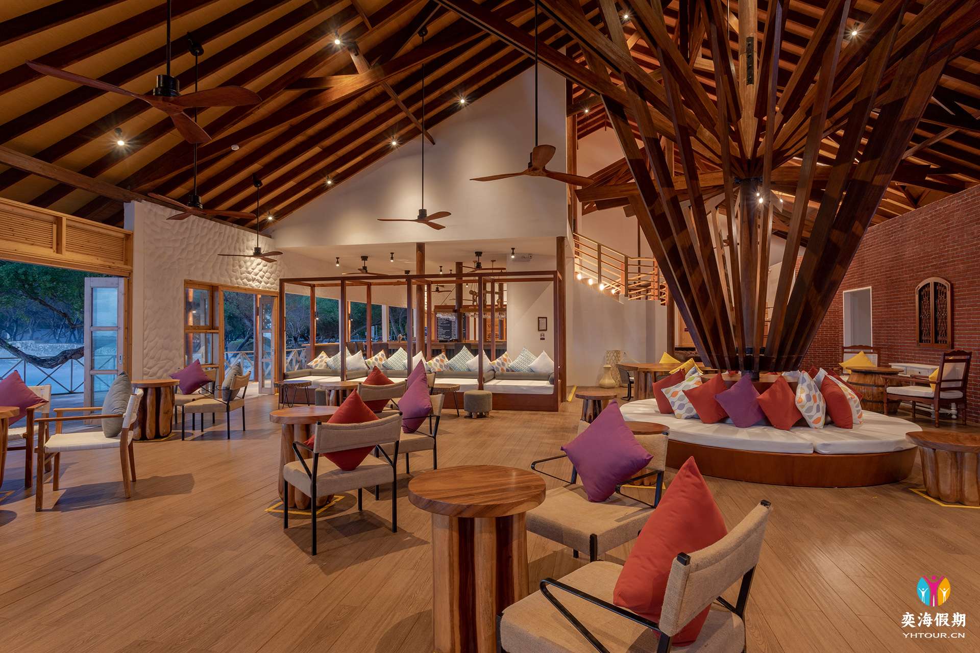 Raiyvilaa Sunset Bar 1.jpg