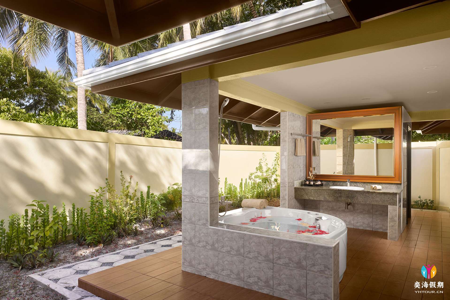 Royal Island - Two Bedroom Beach Pool Residence - Whirlpool - Large.jpg