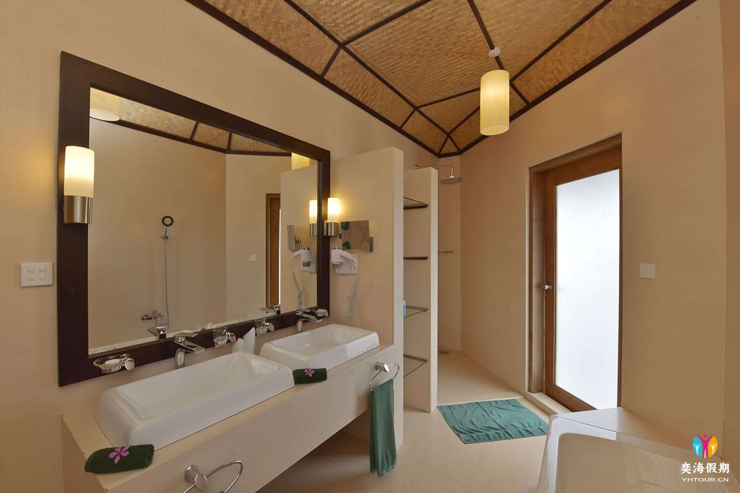 Superior water bungalow (8).jpg