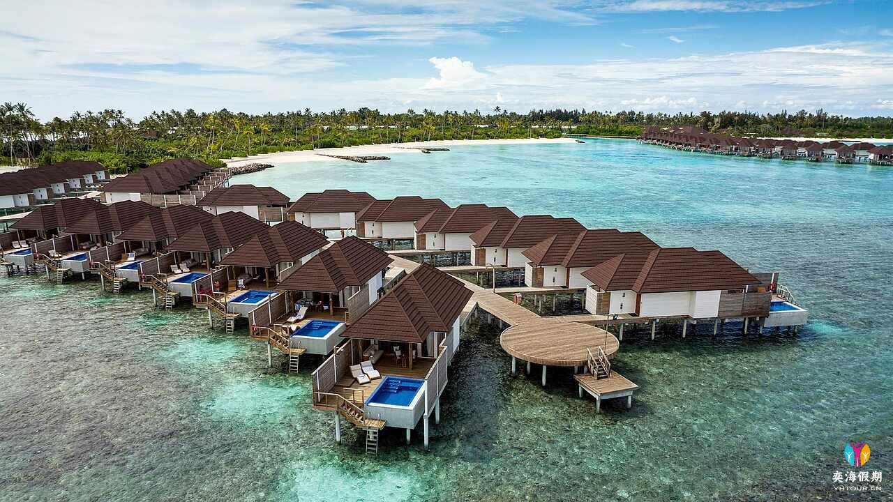 Romantic Water Villa With Pool (4).jpg