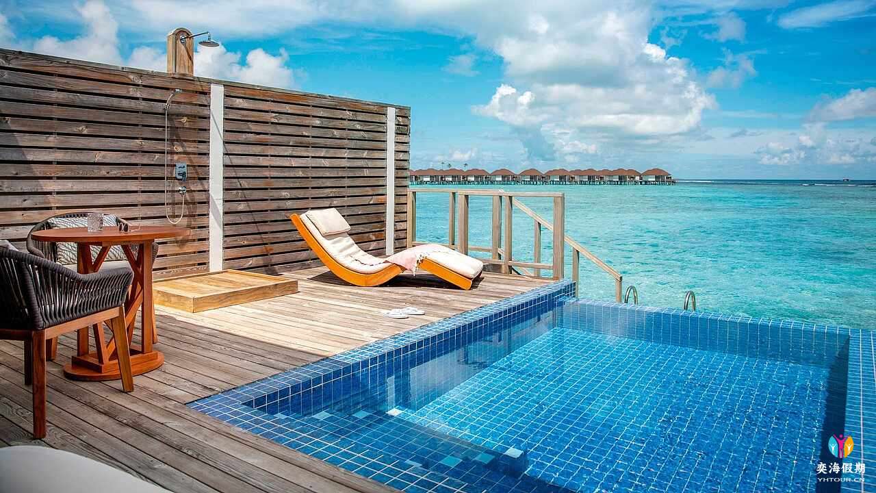 Romantic Water Villa With Pool (1).jpg