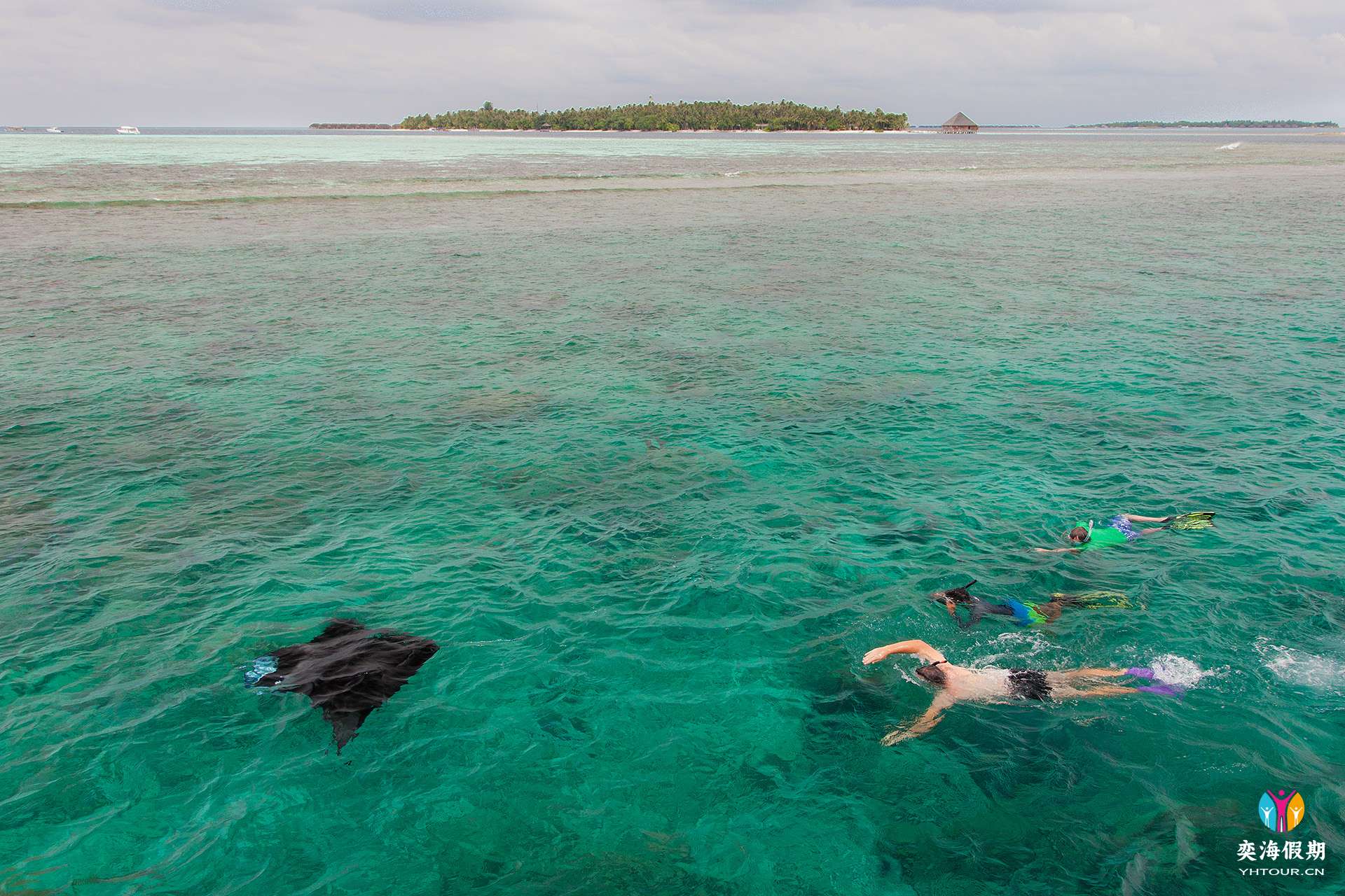VilamendhooSnorkelingTrip2.jpg