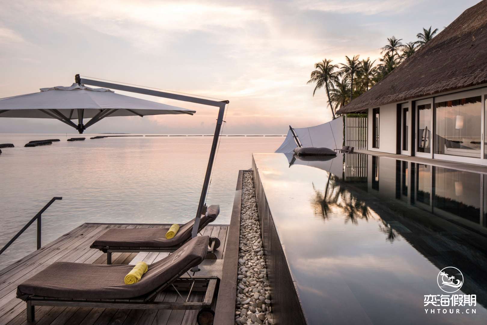 2.3_lagoon_villa_-_sunset_-_s._candito_1151_180_rvb20190417092812702.jpg