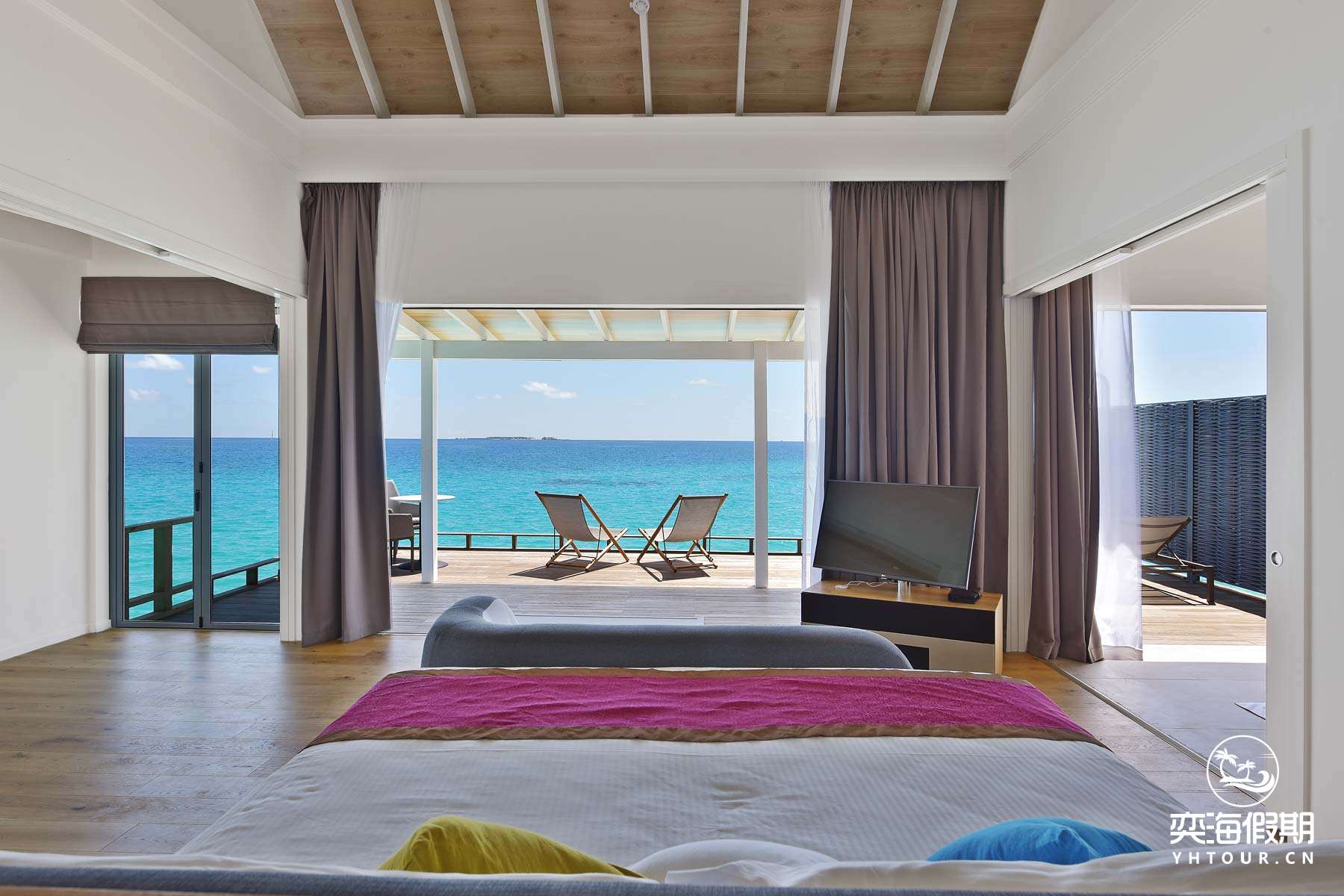 Deluxe Water Villa (2).jpg