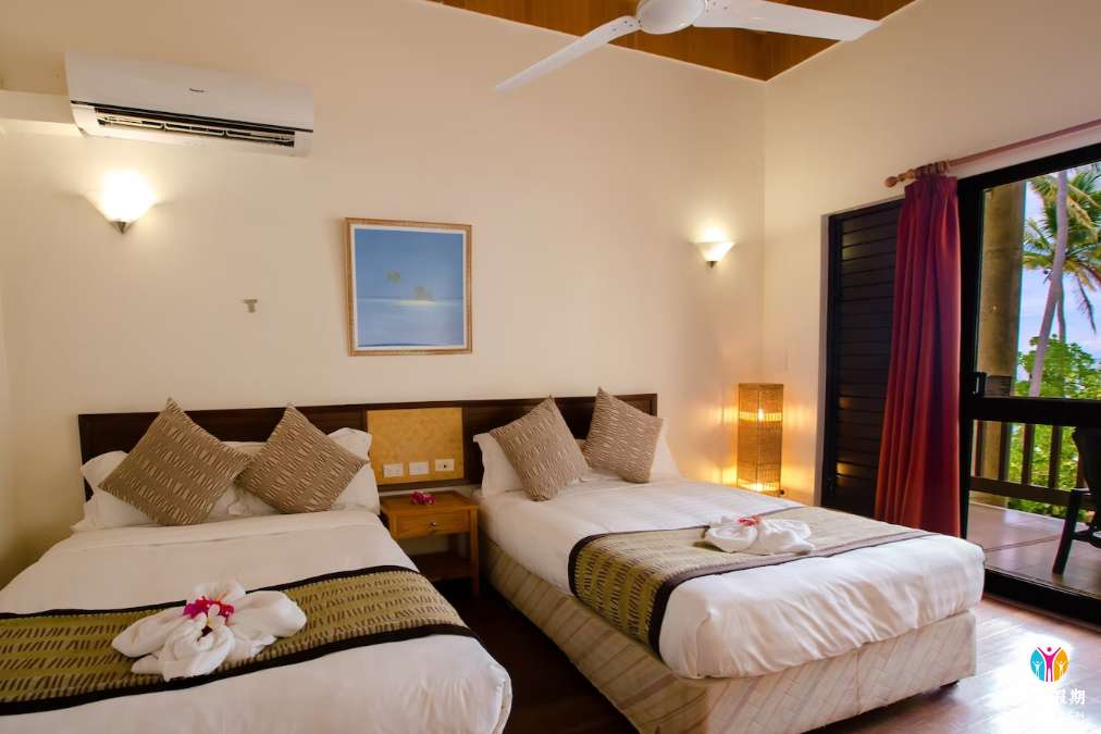 Oceanfront Suite2.jpg