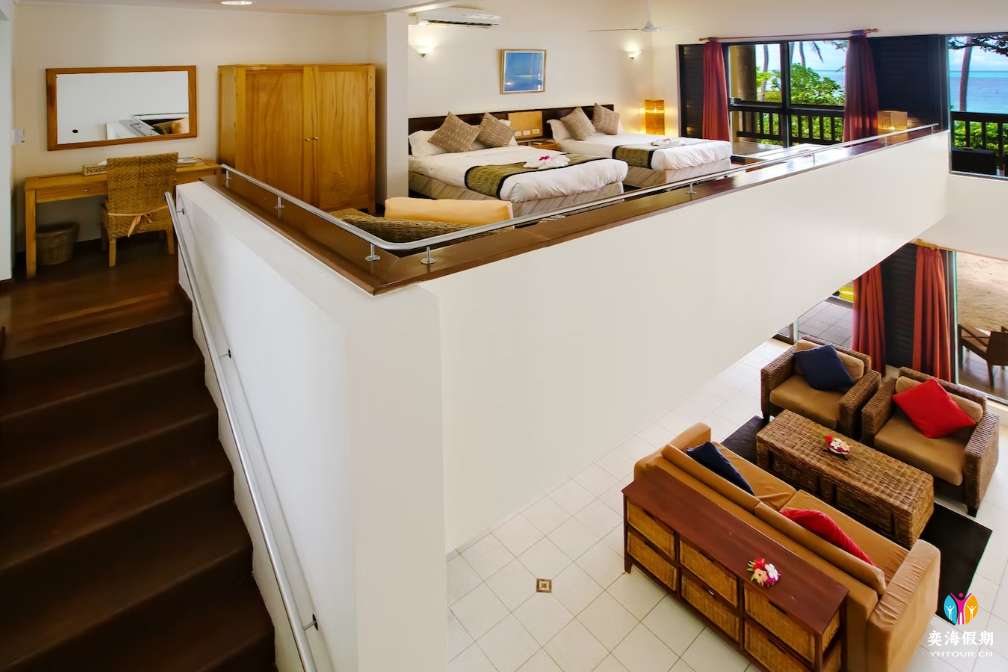Oceanfront Suite4.jpg