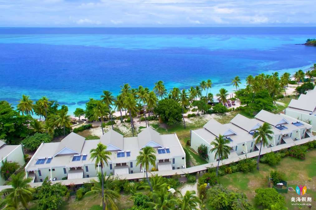 Oceanfront Suite3.jpg
