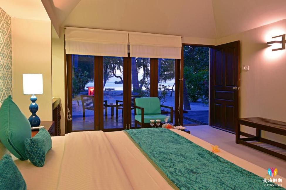 Deluxe Beach Villa (2).jpg