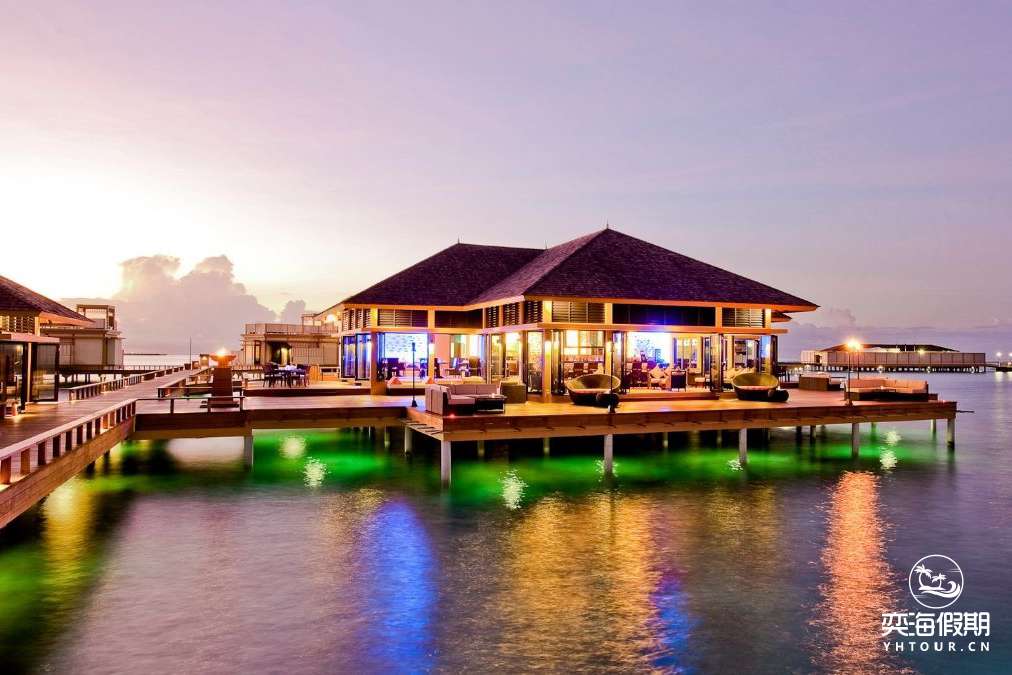 Azzurro Restaurant.jpg