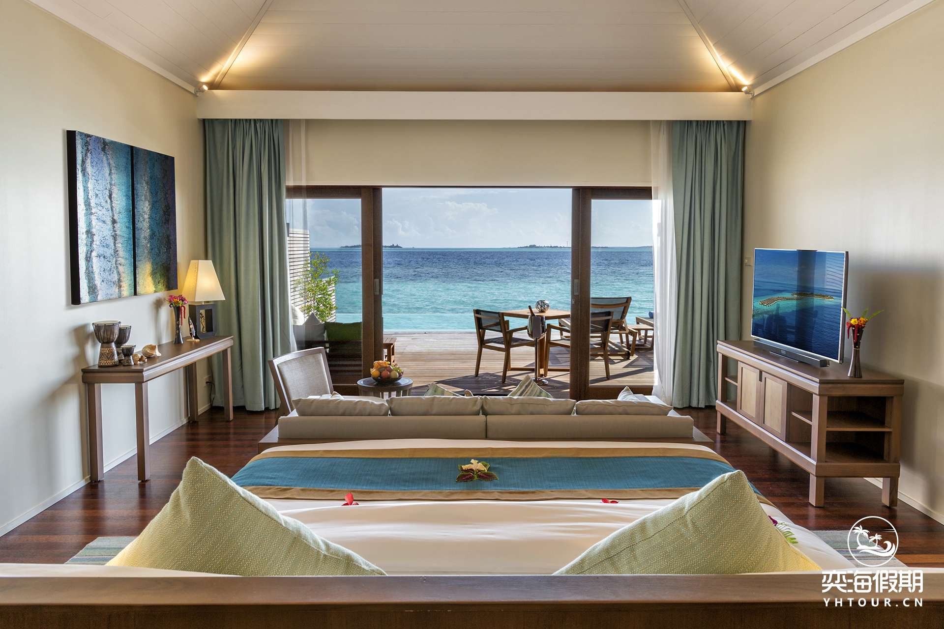 HurawalhiOceanPoolVillaInterior5.jpg