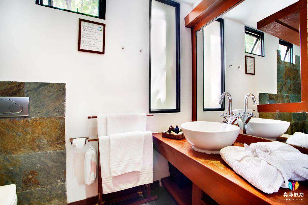 Club Room0.jpg