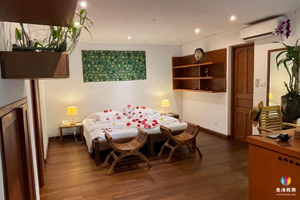 Club Room (2).jpg