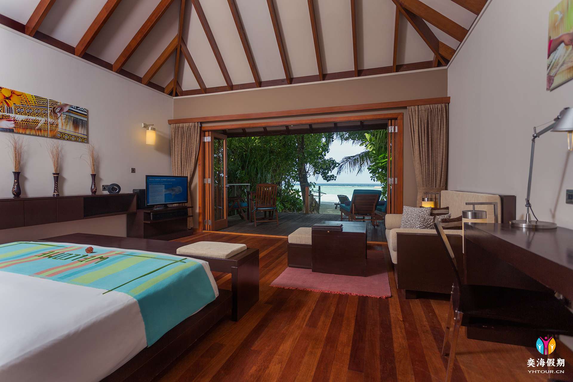 VeliganduJacuzziBeachVillaBedroom.jpg