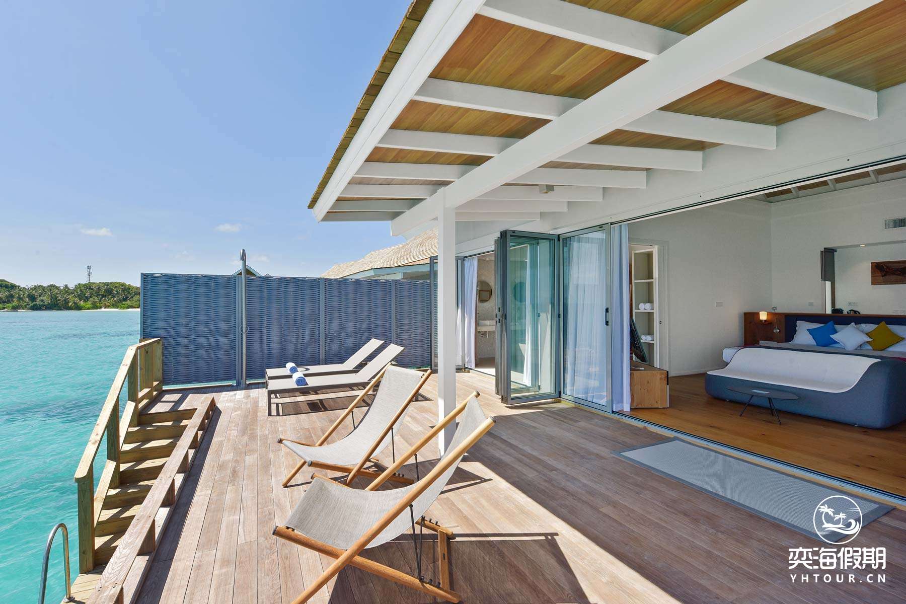 Deluxe Water Villa (1).jpg