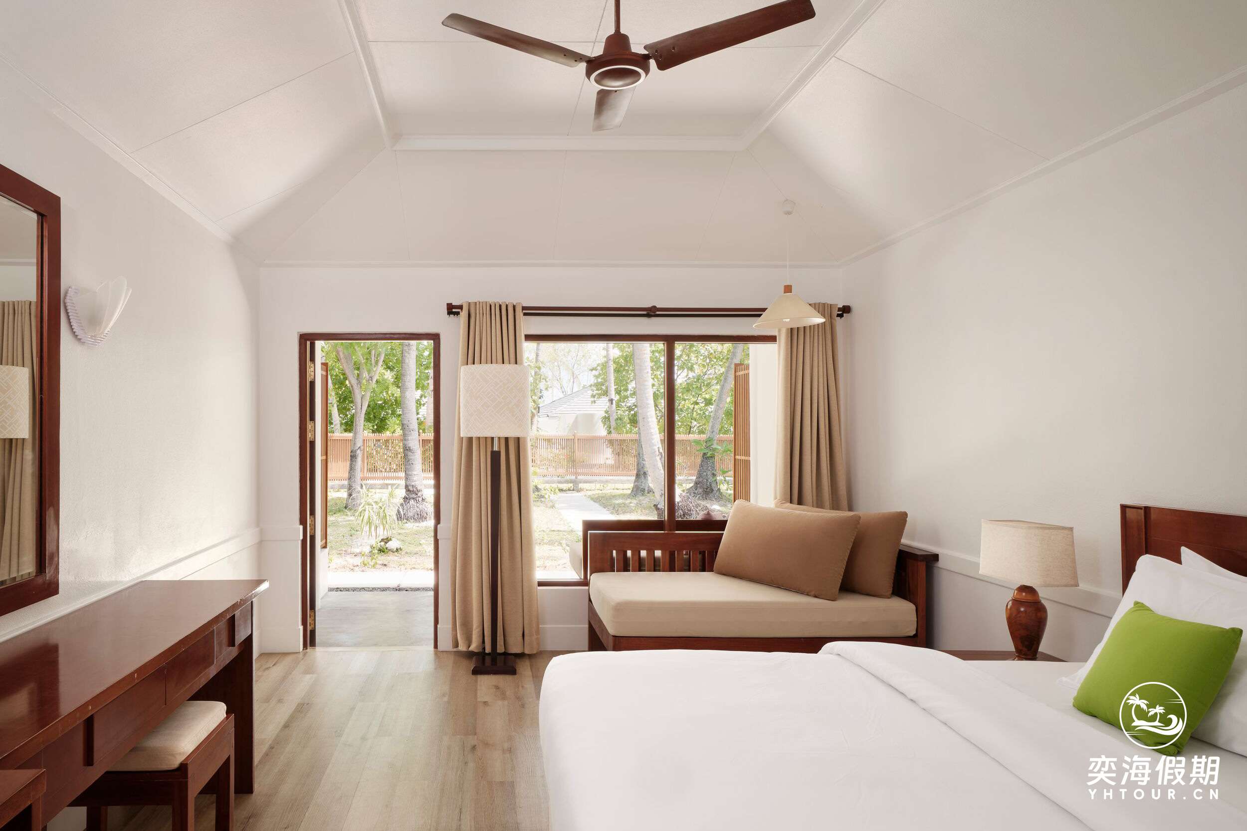 Villa Park - Sun Villa - Bed - Large.jpg