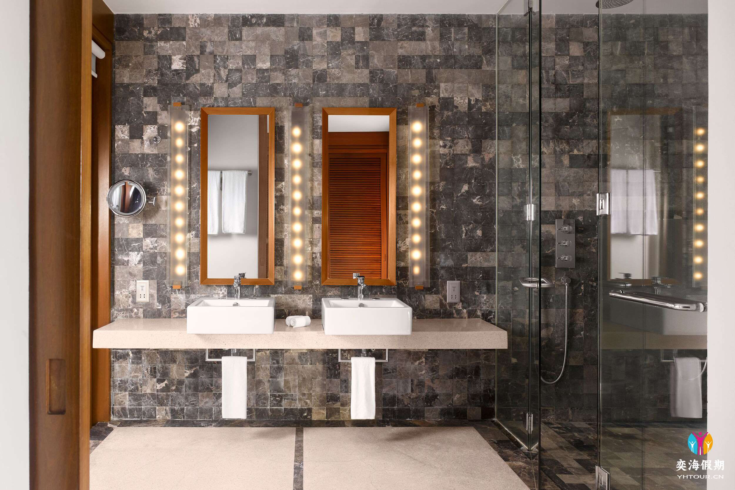 Villa Nautica - Water Villa - Basin - Large.jpg