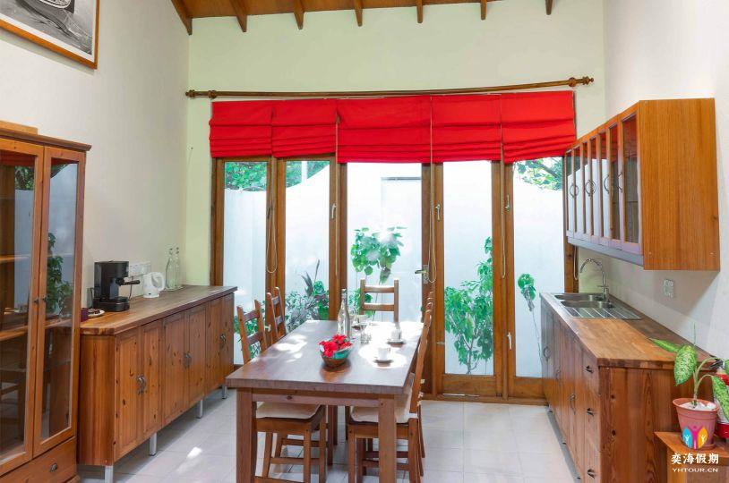 Reethi Suite (1).jpg