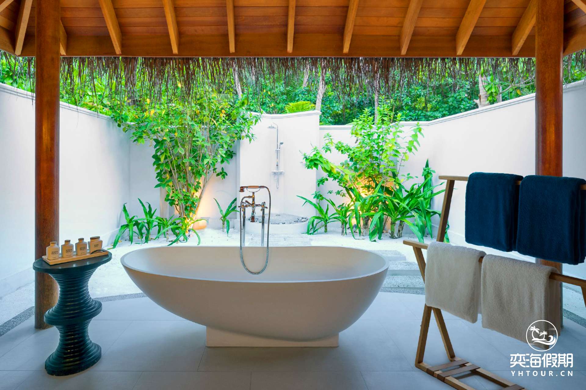 Beach Villa bathroom.jpg