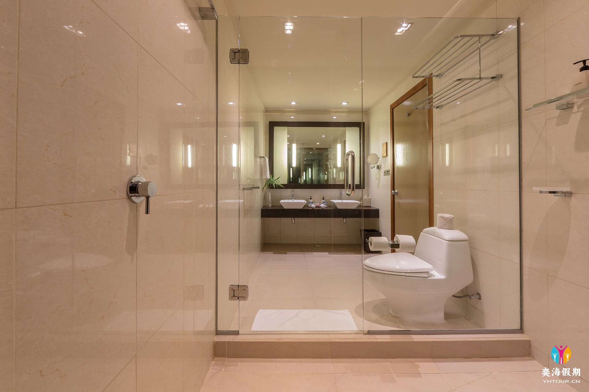 VeliganduJacuzziBeachVillaBathroom.jpg