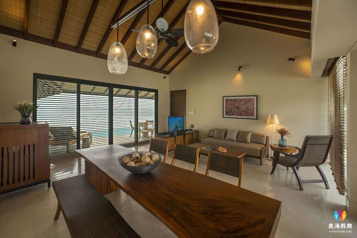 2 Bedroom Water Pool Villa (2).jpg