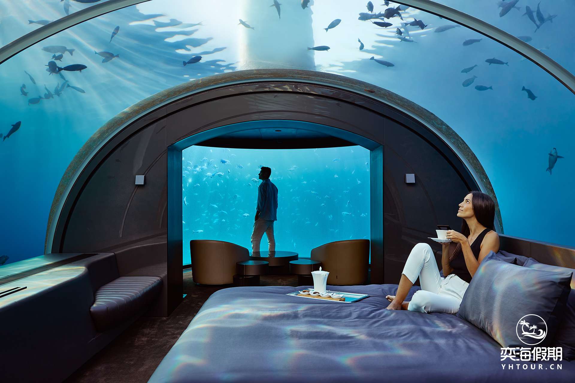 THE MURAKA_Undersea Bedroom_Couple_Day_Hero_credit Justin Nicholas - hi-res.jpg