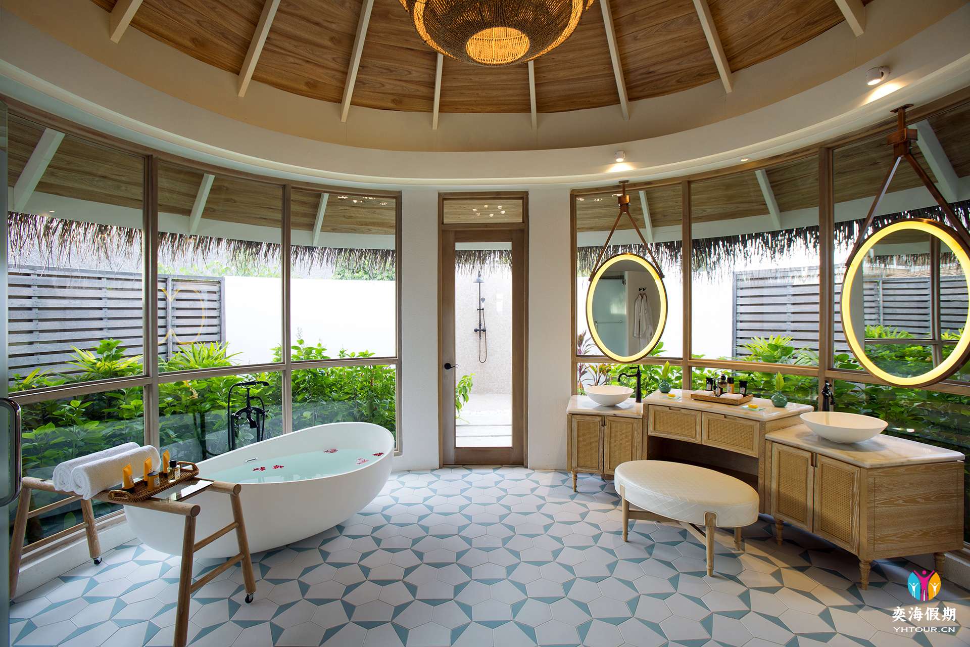 Milaidhoo Maldives_Beach Pool Villa_Bathroom.jpg