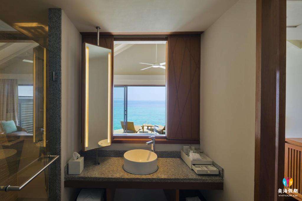 Sunset Overwater Villa (4).jpg