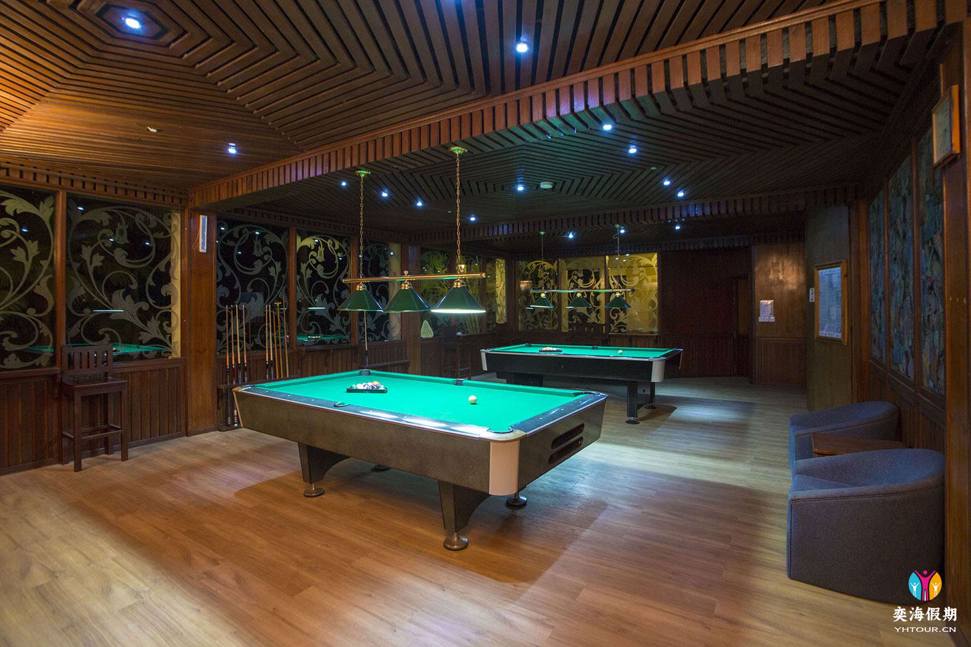 Elaidhoo Maldives by Cinnamon Pool table.jpg