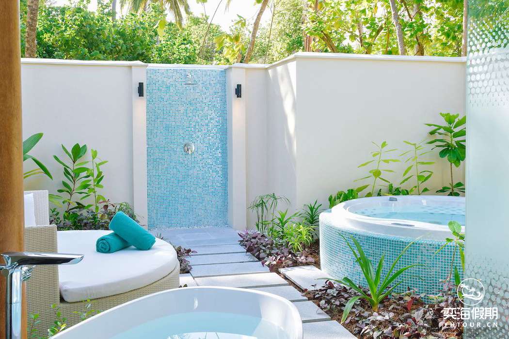 Beach Villa with Swirl Pool (4).jpg
