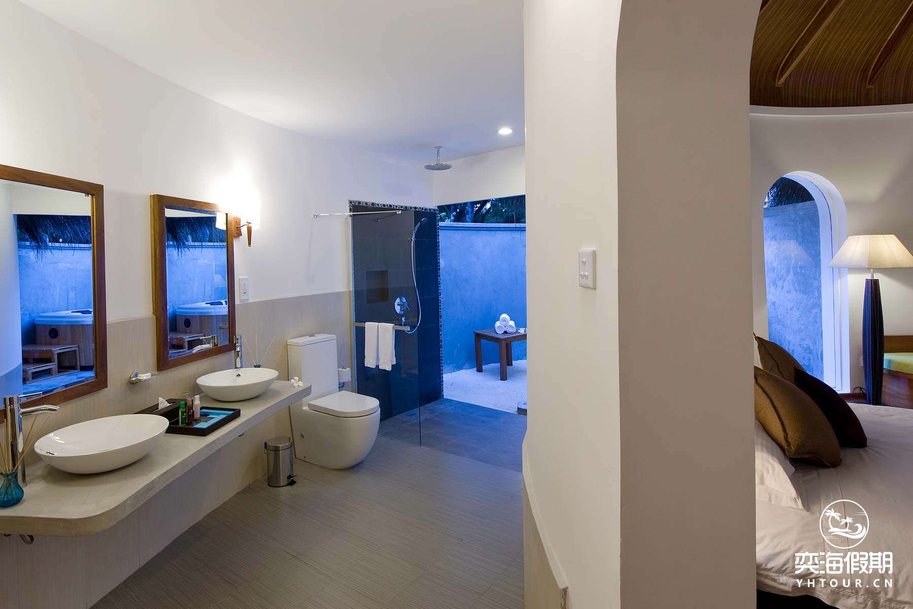 superior-beach-villas-02.jpg