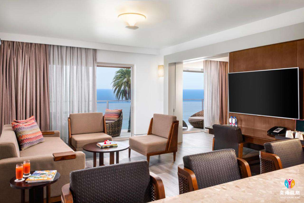 Junior Suite (1).jpg
