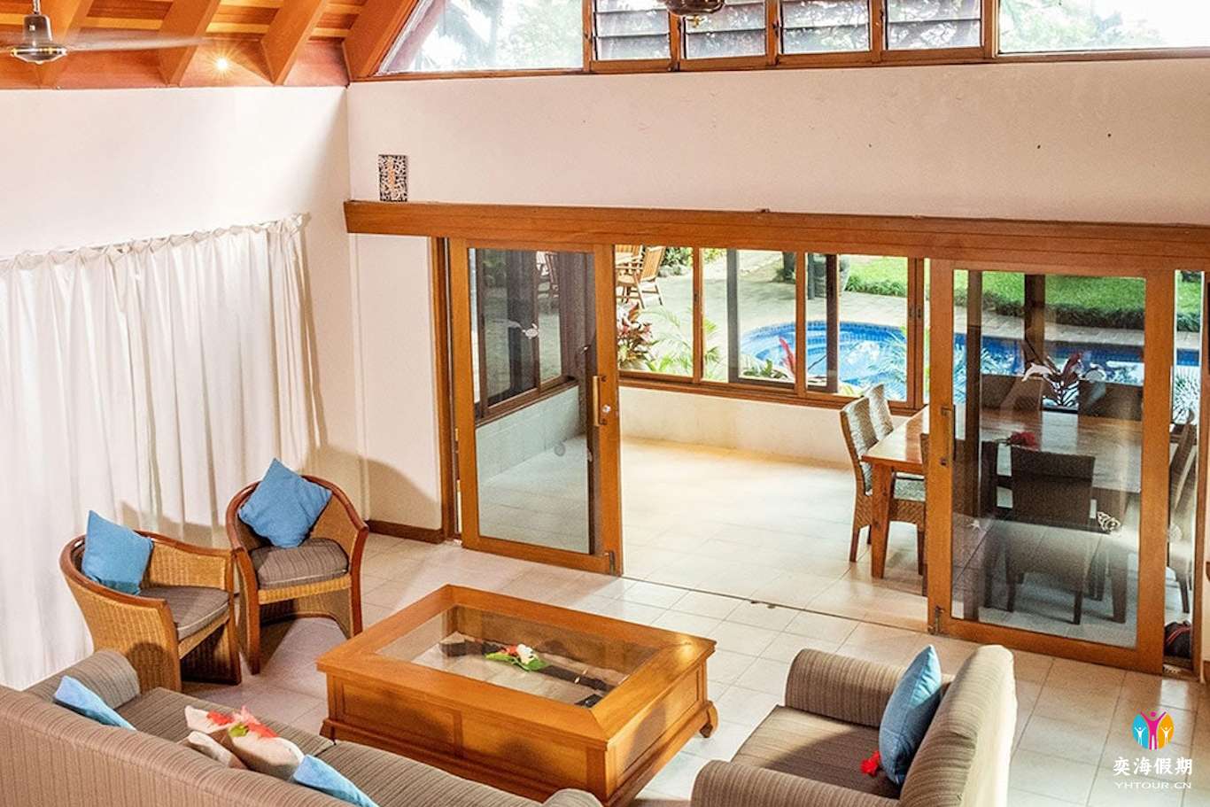 Royal Beachfront Villa3.jpg