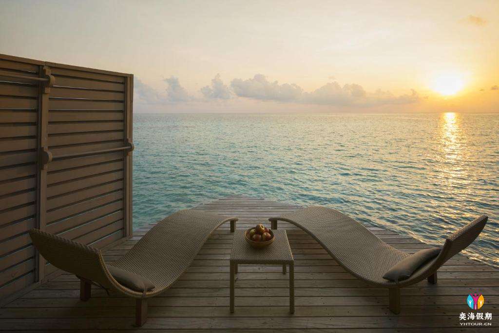 Sunset Overwater Villa (3).jpg