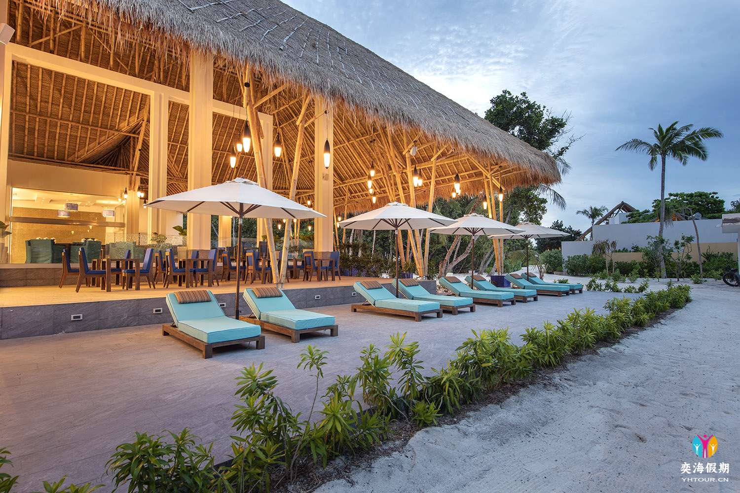 Aqua Restaurant 2.jpg