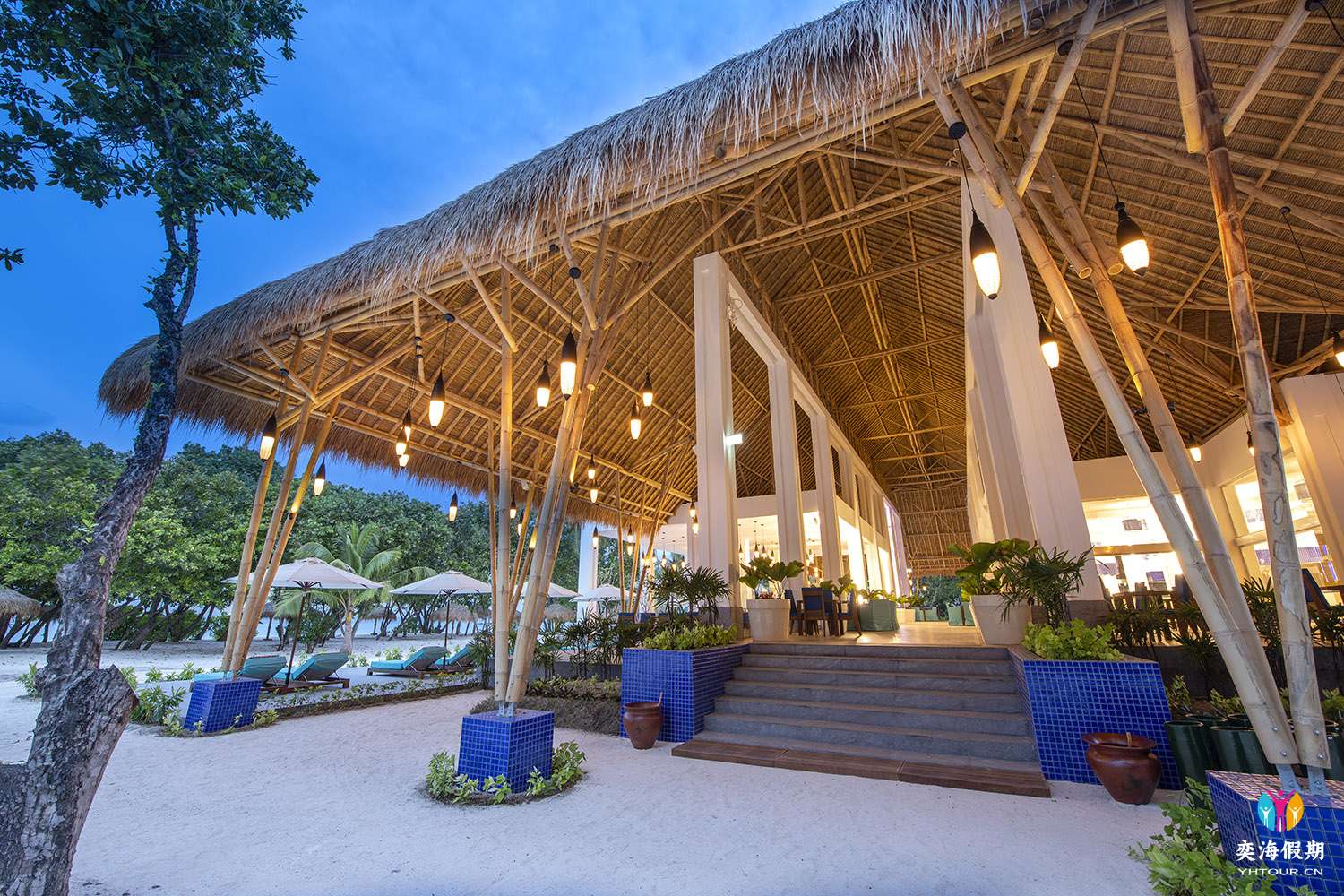 Aqua Restaurant 1.jpg