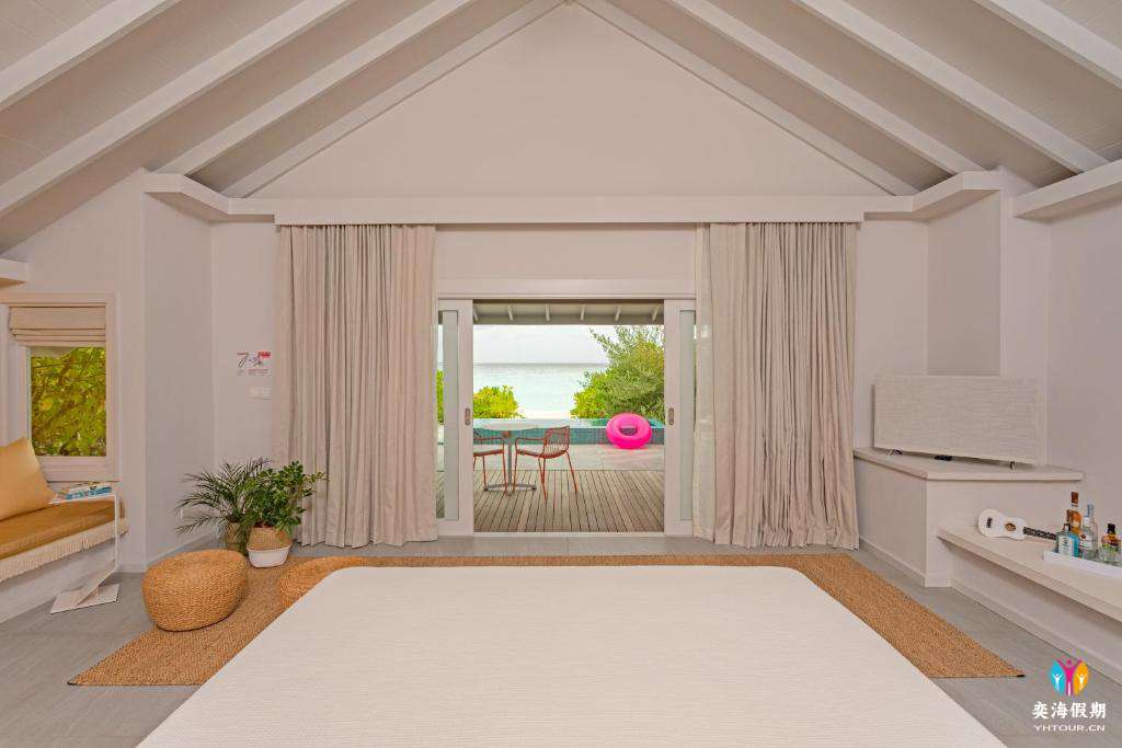 Lagoon Beach Villa with pool (4).jpg