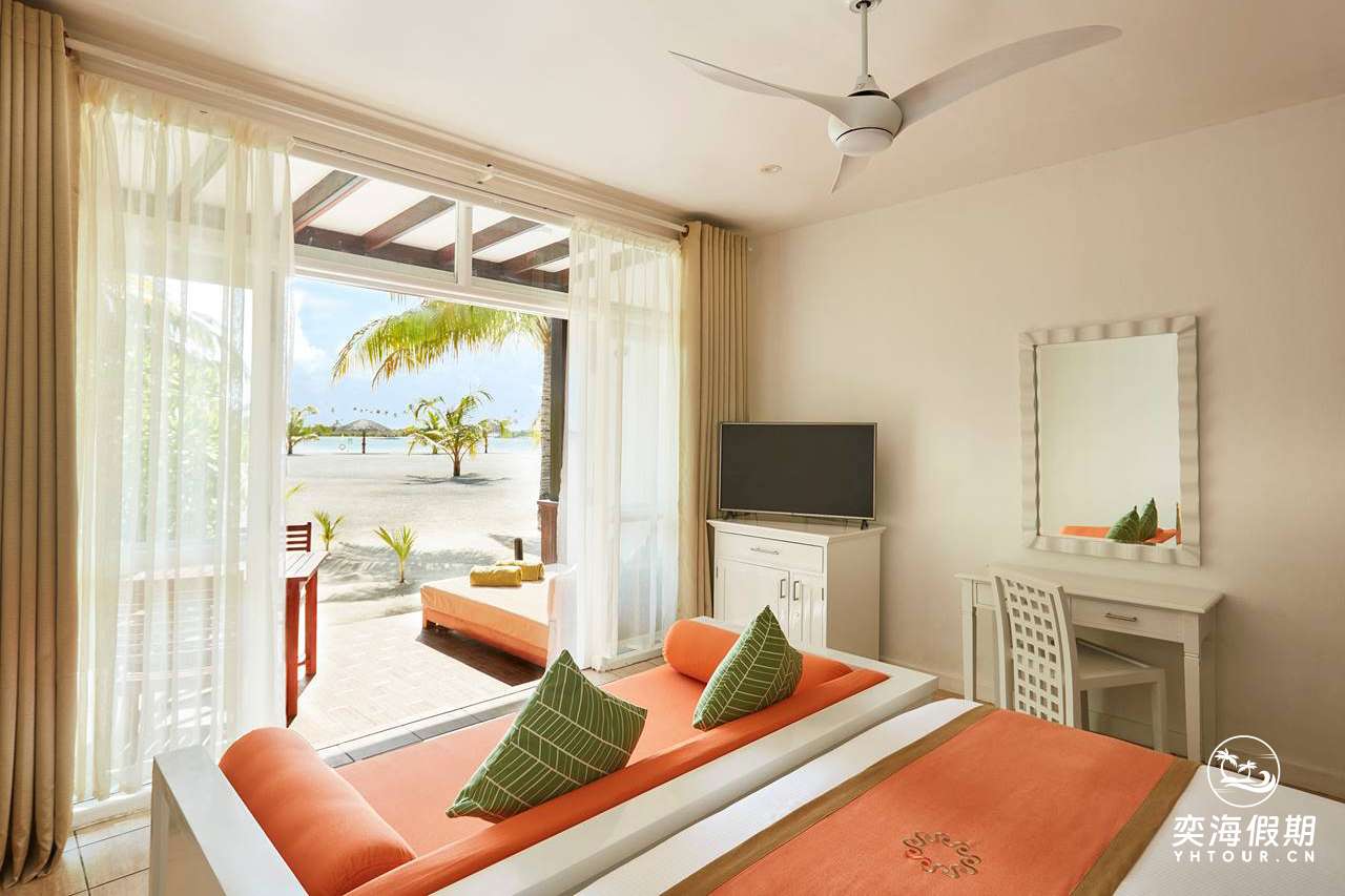 Deluxe Room2.jpg
