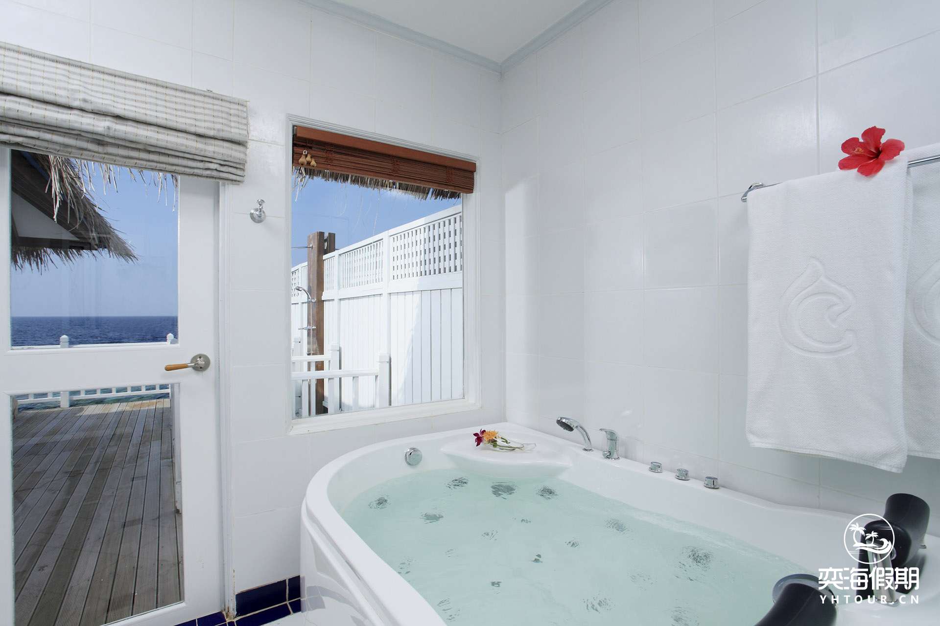 CIRM-Deluxe_Water_Villa_3.jpg