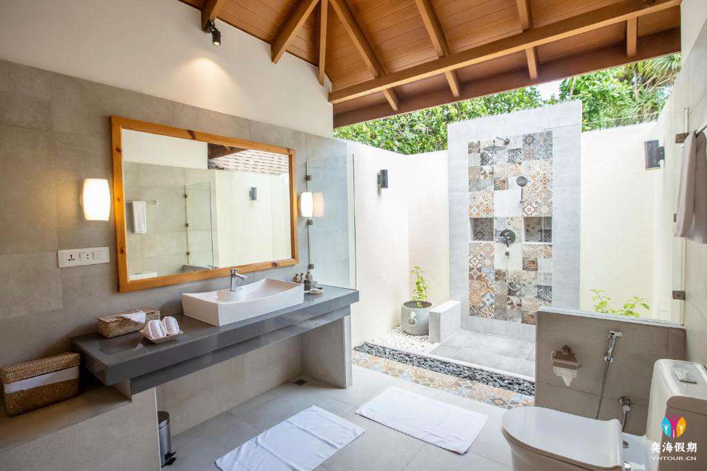 Deluxe Beach Pool Villa (4).jpg