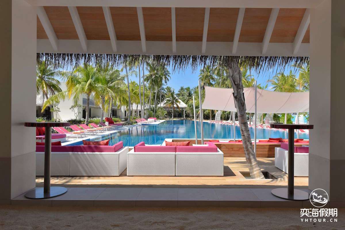 Breeze Pool Bar (2).jpg