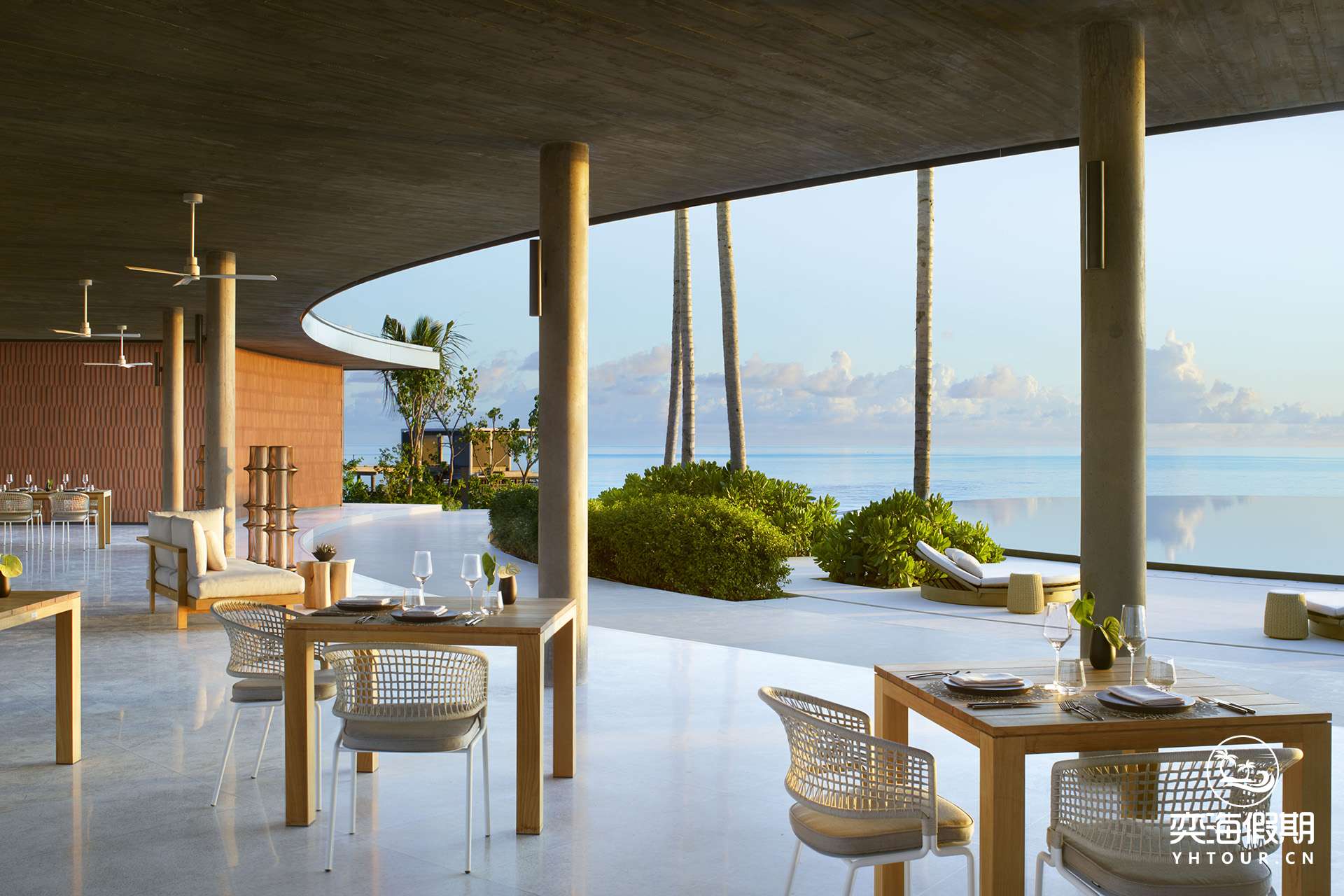 The Ritz-Carlton Maldives, Fari Islands - Eau Bar.jpg