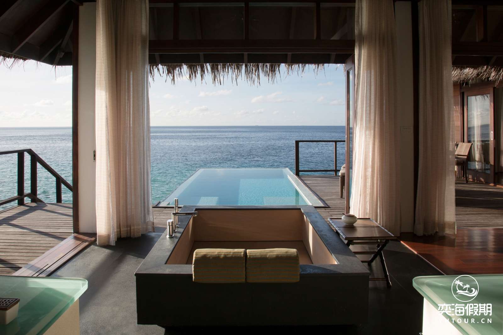 hithi_escape_water_villa8407__large.jpg