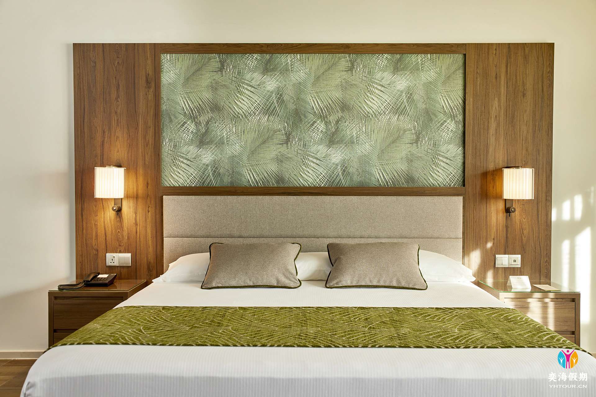 XMV_19_020 - Overwater suite.jpg