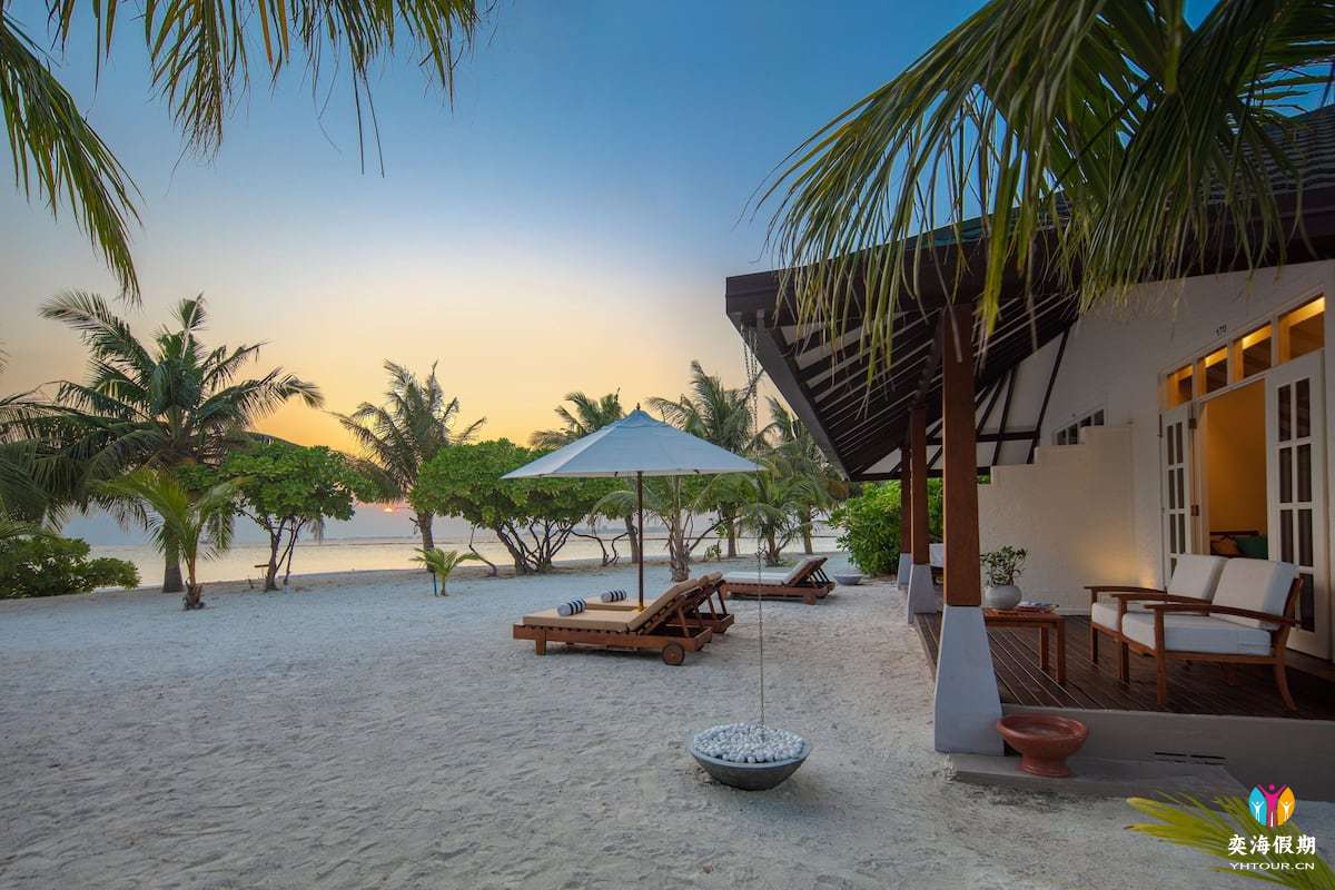 Deluxe Beach Villa (1).jpg