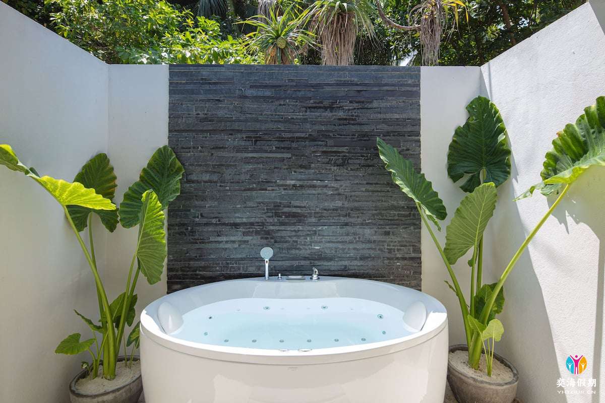Deluxe Beach Villa (5).jpg