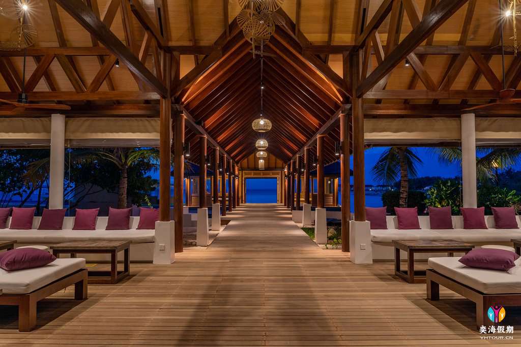 cinnamon-dhonveli-maldives reception.jpg