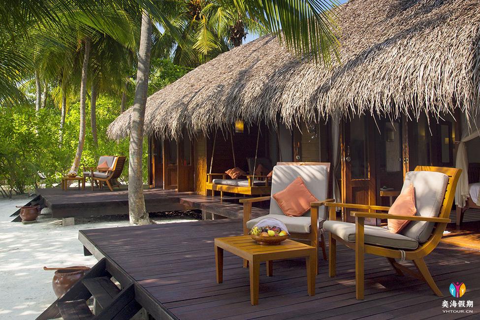 Beach Villa Suite1.jpg
