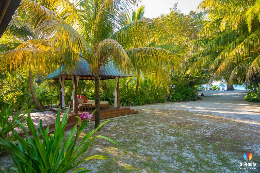 Beachfront Spa Cottage4.jpg