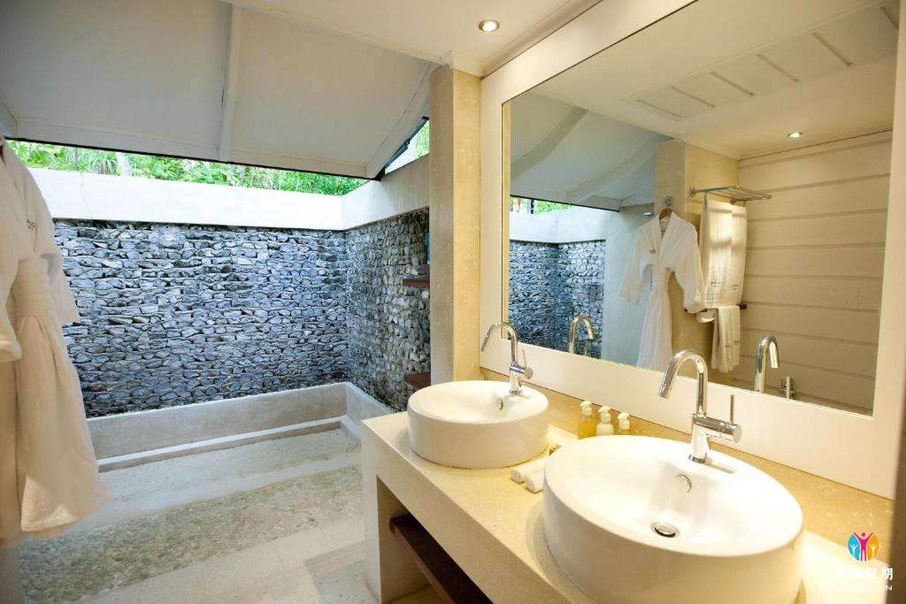 Beach Front Villa (2).jpg